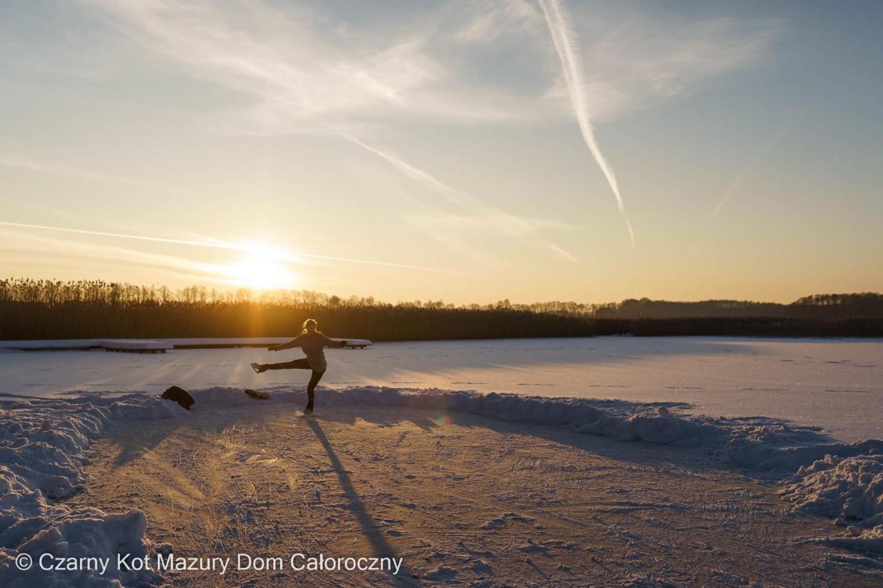 Czarny Kot Mazury Dom Caloroczny Villa Malkinie Exterior foto