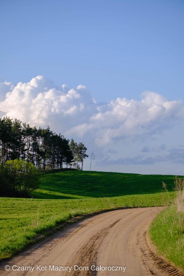 Czarny Kot Mazury Dom Caloroczny Villa Malkinie Exterior foto