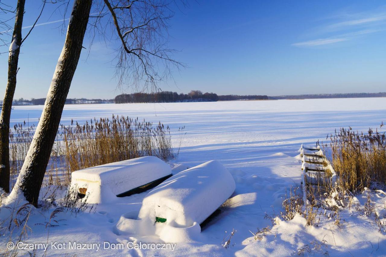 Czarny Kot Mazury Dom Caloroczny Villa Malkinie Exterior foto