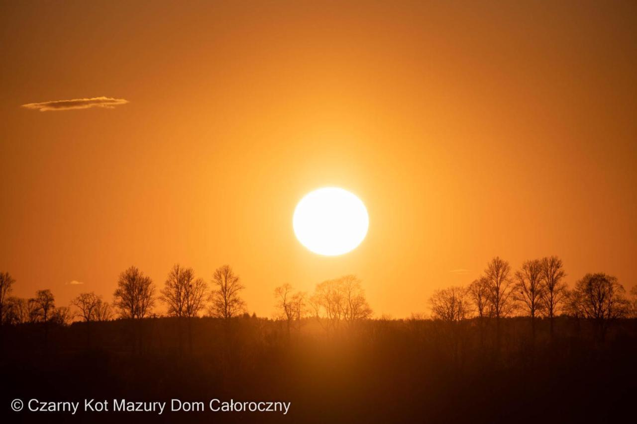 Czarny Kot Mazury Dom Caloroczny Villa Malkinie Exterior foto