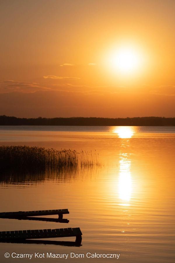 Czarny Kot Mazury Dom Caloroczny Villa Malkinie Exterior foto