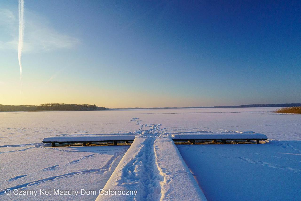 Czarny Kot Mazury Dom Caloroczny Villa Malkinie Exterior foto