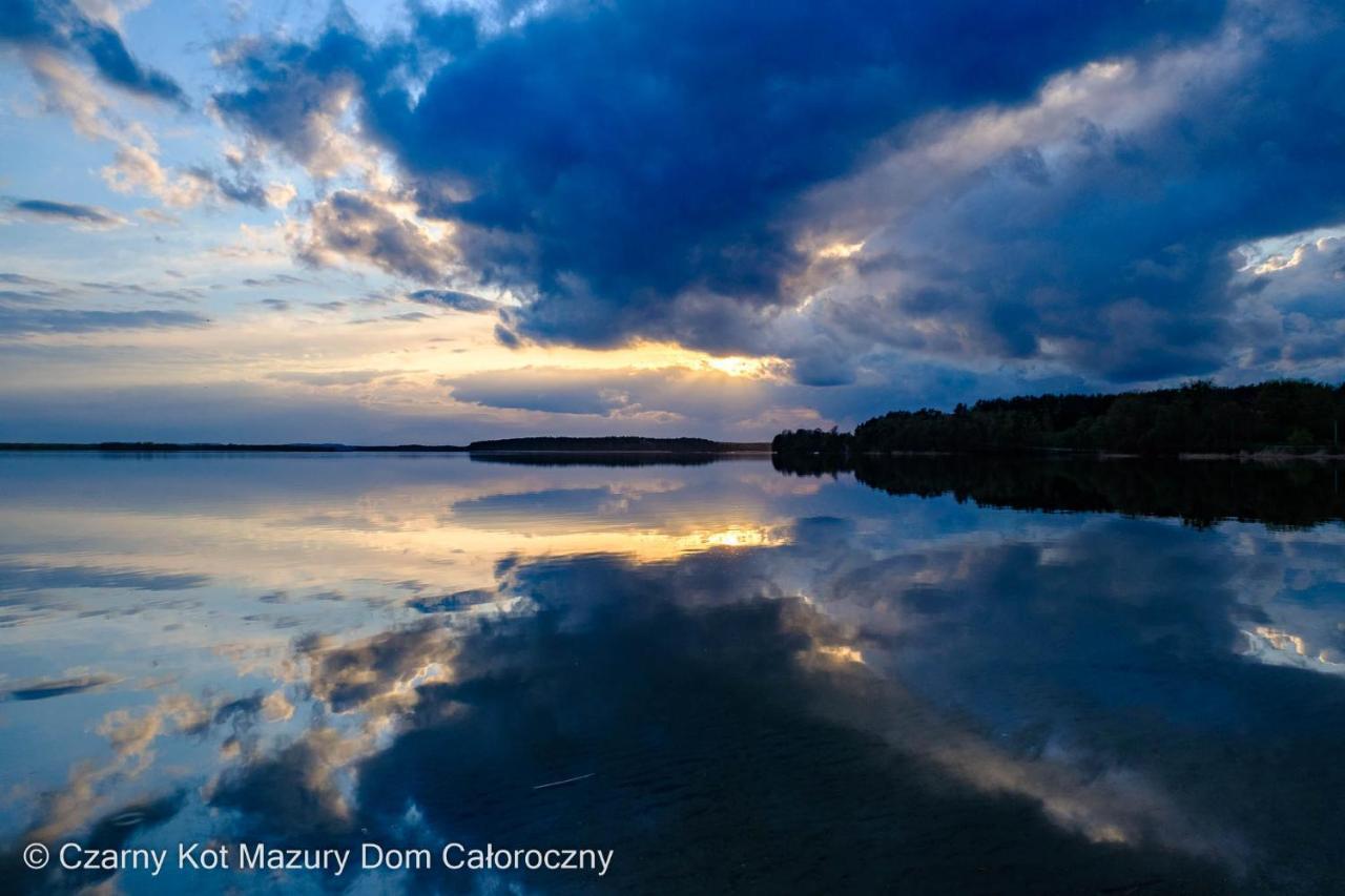 Czarny Kot Mazury Dom Caloroczny Villa Malkinie Exterior foto